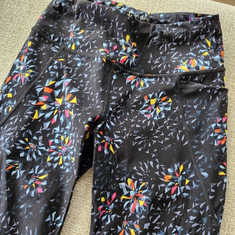 Sweaty Betty Power Crop Length Legging Women Size 6 Black Multicolor Print